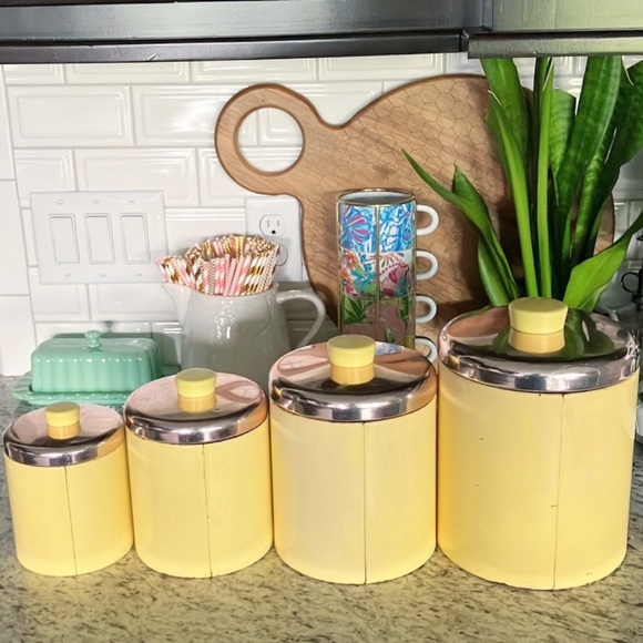 Vintage 1960s Ransburg Indianapolis Yellow Chicken Nesting Canisters Copper Lids - Picture 9 of 15